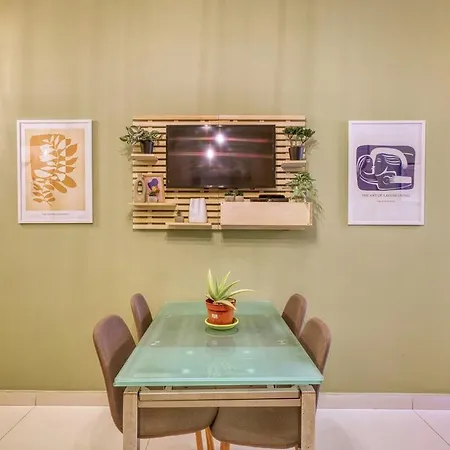 Spacious 1br With Wifi In The Centre Of By 360 Estates *