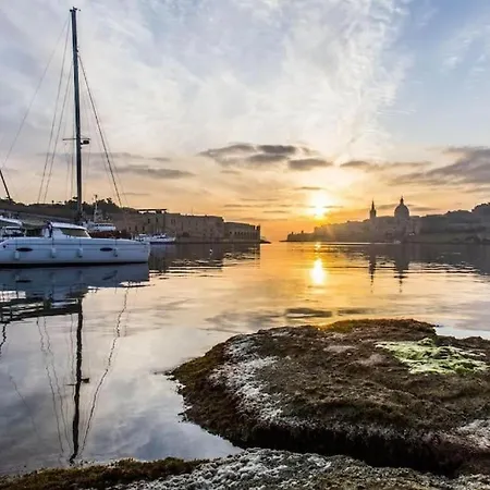 Apartment Spacious 1br With Wifi In The Centre Of By 360 Estates