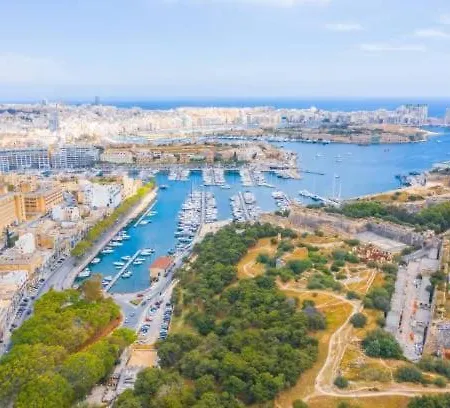 Spacious 1br With Wifi In The Centre Of By 360 Estates